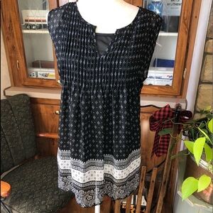 CJ Banks size 1x black and white sheer top completely lined with adjustable slip